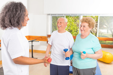 Obraz premium African nurse reassuring patient in hospital