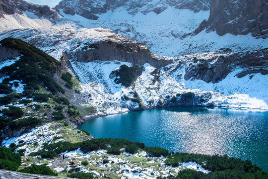 Wintereinbruch am Bergsee