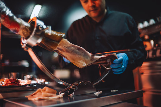 Man hammer cutter working.