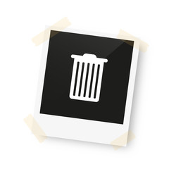 eingeklebtes Foto - Mülleimer