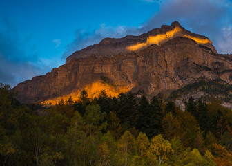 Fototapeta premium The last sunshine rays illuminating the Tozal de Mallo mountain in Ordesa National Park