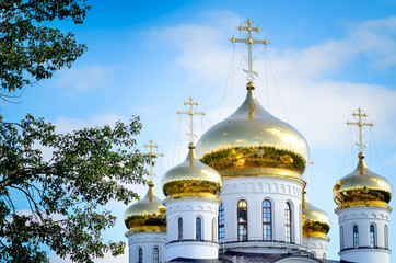 Fototapeta na wymiar Orthodox church in small russian city