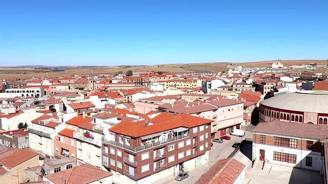 Alba de Tormes village. The town is on the River Tormes. Alba gave its name to one of Spain's most important dukedoms. St Teresa of &Aacute;vila died at a convent she founded in the town and is buried there