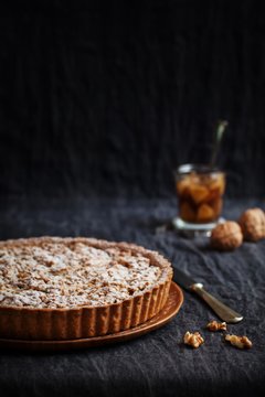 Apple tart with streusel topping