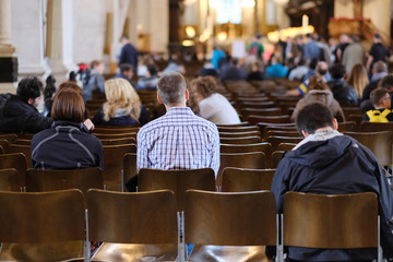 Parishioners gather for Mass at St Paul's Cathedral In London, UK - obrazy, fototapety, plakaty