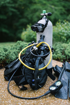 Wet scuba dive equipment