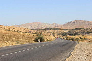 Straße und Landschaft in Marokko