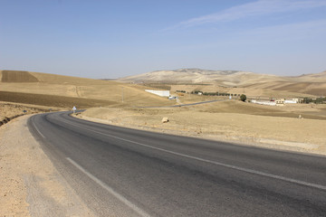 Straße und Landschaft in Marokko