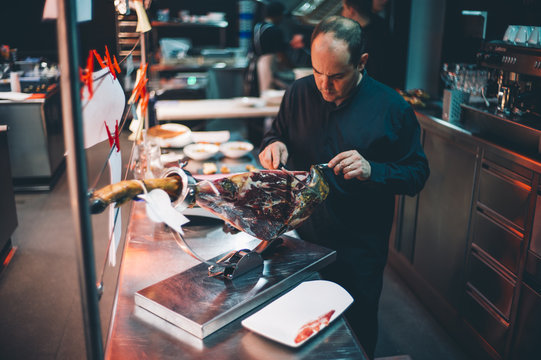 Man hammer cutter working.