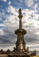 Fototapeta na wymiar Vista trasera monumento al marques de comillas