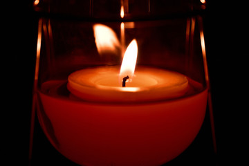 二人で見つめるほのかな灯り