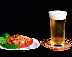 パプリカの肉詰めとビール