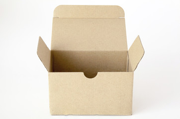 フタの開いたクラフトボックス