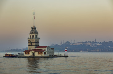 Naklejka premium Maiden's Tower and Old Town in Istanbul