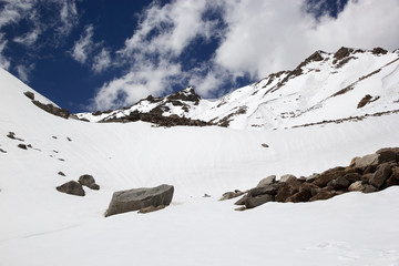 Fototapeta na wymiar The road among the snow to Khardung Pass, Ladakh, India