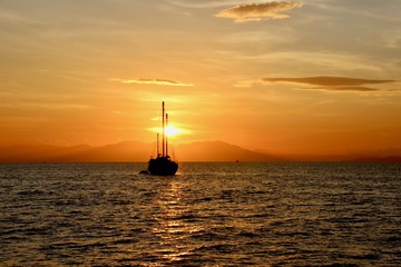 Sundown Sailer