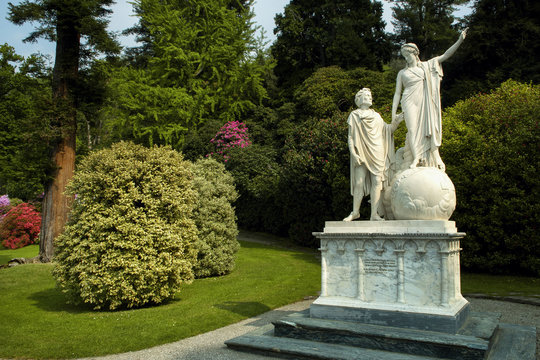 Lake Como; Bellagio, Villa Melzi gardens, Dante and Beatrice statue