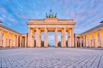 Obraz premium Dramatic sky with Brandenburg gate in Berlin city, Germany