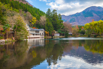 Naklejka premium Lake Kinrin-ko in Yufuin, Oita, Japan