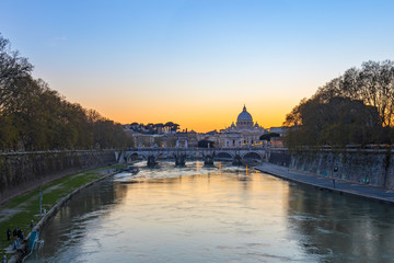 Obraz premium Sunset view of Vatican city state in Rome, Italy