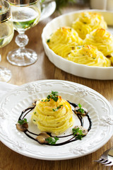 Baked meat with mushrooms in mashed potatoes.
