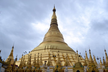 Naklejka premium The national religious symbol of Burmese people. It's the shwedagon Pagoda with its golden stupa