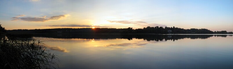 Fototapeta na wymiar Lakeside panorama from Lake Tuusula, Finland.