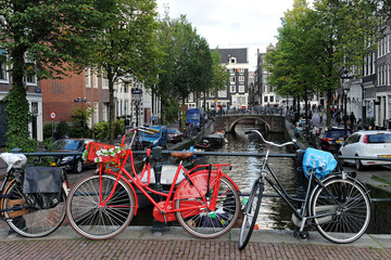 Fototapeta na wymiar Bikes on the bridge in Amsterdam
