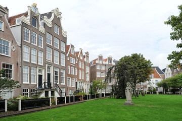 Fototapeta na wymiar The Begijnhof in Amsterdam