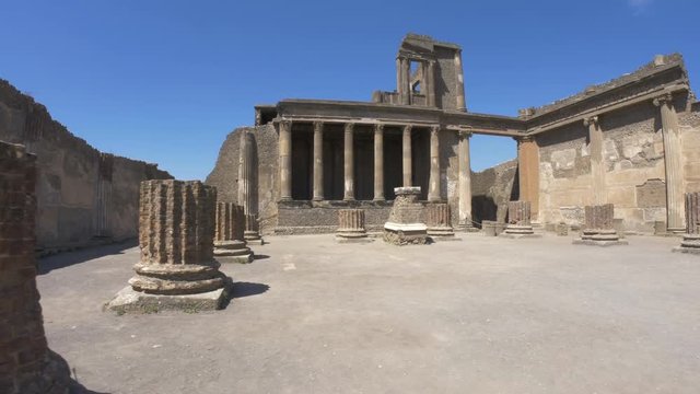 The building of the Tribunal to the Pompeian Basilica.
