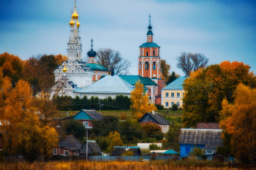 Fototapeta na wymiar Cathedral of the Hodegetria Vyazma is on a hill in late autumn