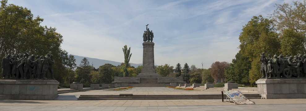 Sofia, libgrary, monument to Soviet Army
