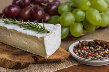 Cheese brie with grape