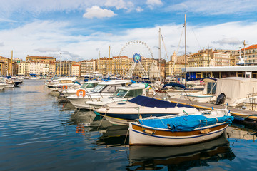 Fototapeta na wymiar Le Vieux Port à Marseille, Bouches-du-Rhône en Provence, France