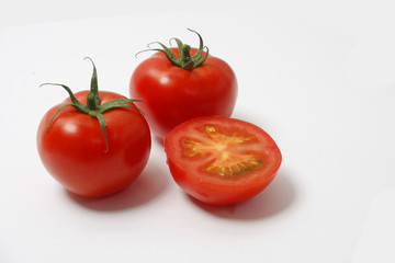 Tomaten auf weissen Hintergrund