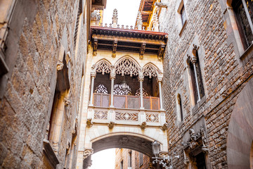 Fototapeta premium View on the bridge of Sighs in the old town of Barcelona city