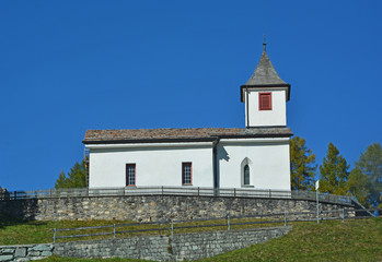 Fototapeta na wymiar Kirche Wergenstein im Val Schons