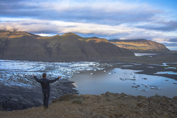 Fototapeta na wymiar hiking in winter, backpacker enjoying panoramic landscape of glacier in Iceland, Skaftafell