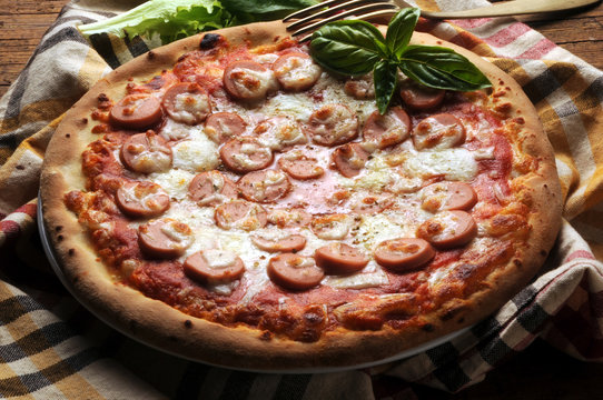 Vienna sausage Par&oacute;wka Nakki Wienerkorv Salchicha de Viena Wurstel Saucisse de Сосиска Vienne Pizza Virsli Wiener Wiener W&uuml;rstchen italian sounding W&uuml;rstel 