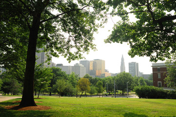 Fototapeta na wymiar Downtown Hartford CT view from central park with green trees