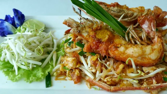 Phad thai with prawns