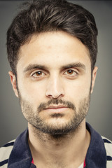 Obraz premium Headshot of smart guy isolated in grey background