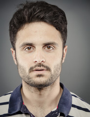 Obraz premium Headshot of smart guy isolated in grey background