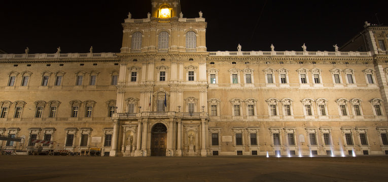 Modena, Palazzo Ducale di sera