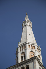 Fototapeta na wymiar Modena particolare del campanile