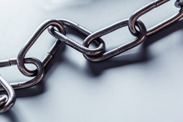 Obraz premium Detailed closeup lots of silver chains