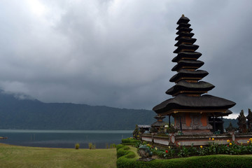 Fototapeta na wymiar The serene Hindu temple by the lake. Pic was taken in Ulun Danu Batur, Bali
