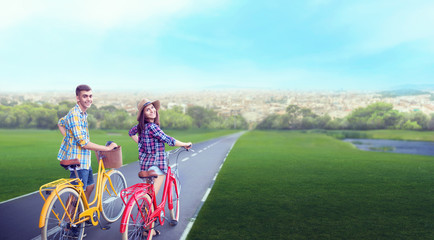 Obraz premium Love couple walk on vintage bikes romantic journey