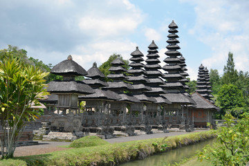 Fototapeta na wymiar The Hindu temples (called 'Pura Taman Ayun') around Bali, Indonesia