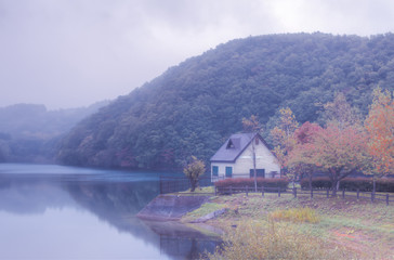 Fototapeta na wymiar 霧の湖
